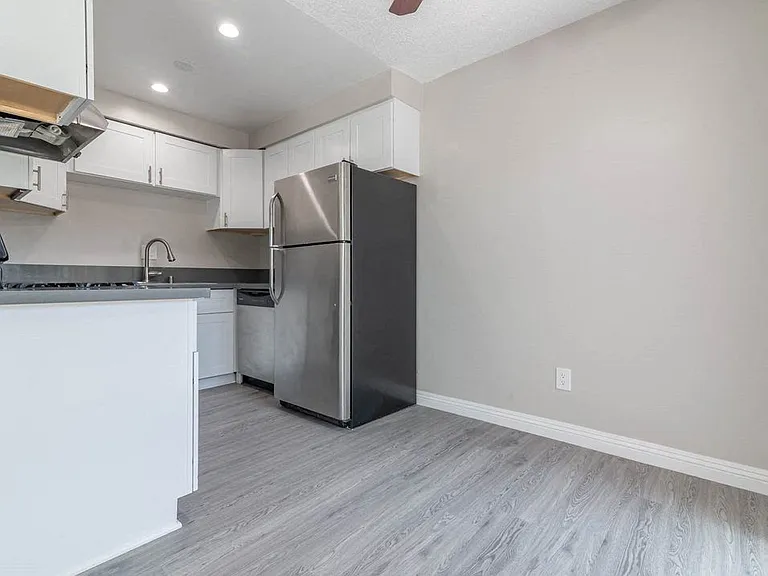 Citrus Court — Photo 11