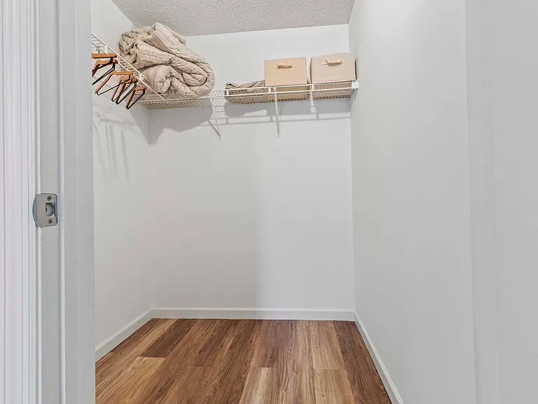 2060 Greenview Shores Blvd #318 — Photo 9