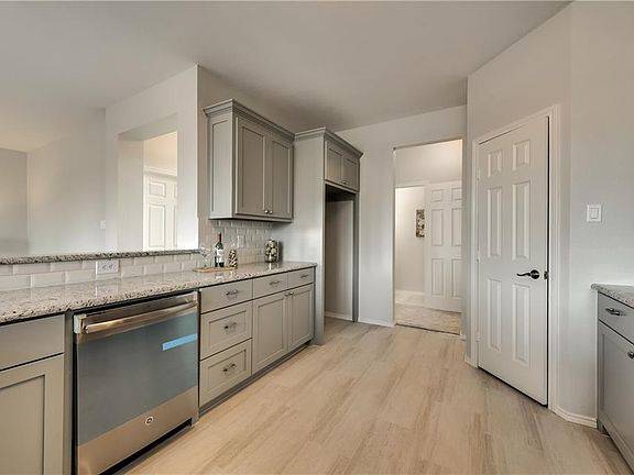 4th image of 1234 Pelican Dr