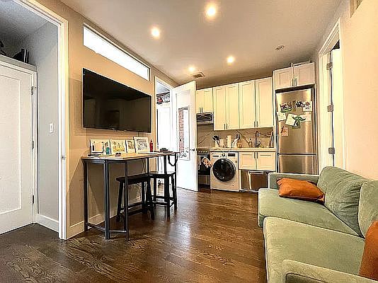 4th image of 70 Carmine St #4F