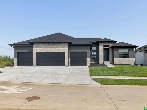 21416 Morning View Dr, Elkhorn, NE 68022