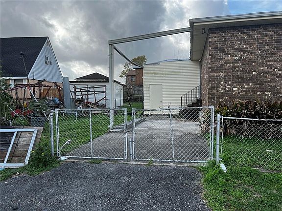 5th image of 2921 Lake Villa Dr
