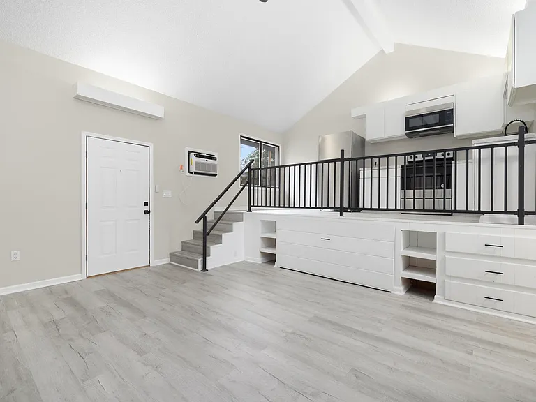 3814 Memorial Blvd #17 — Photo 1