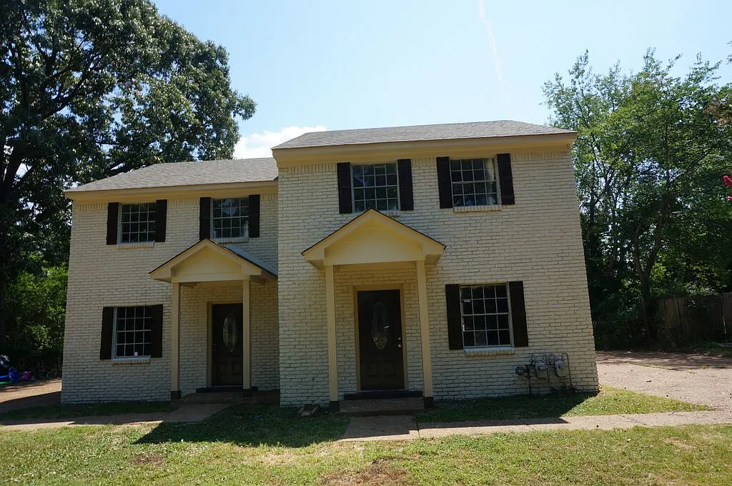 Completely Renovated 3 Bedroom 1.5 Bath Duplex Home — Photo 1