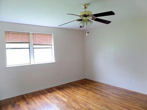 3rd image of 1224 Loving St