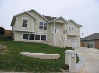 2005 W Arlington St, Springfield, MO 65810