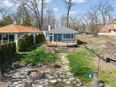 8797 Cooley Beach Dr, White Lake, MI, 48386