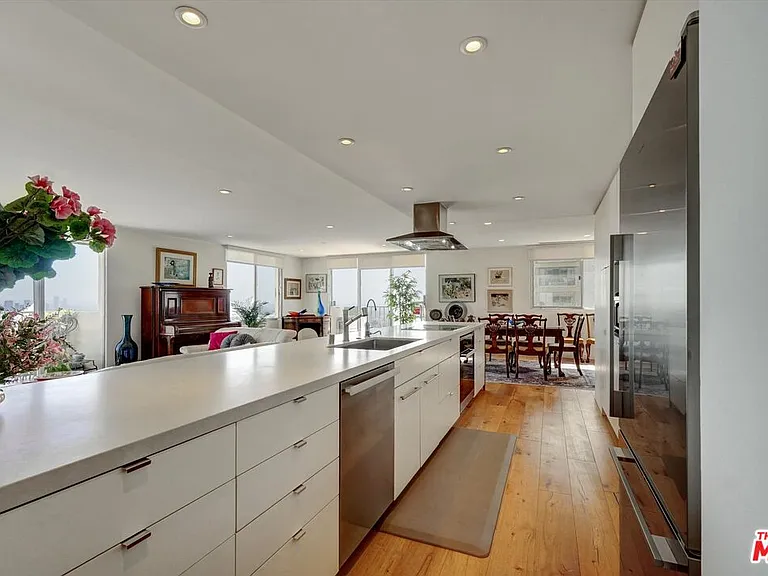 2160 Century Park E #1406 — Photo 31