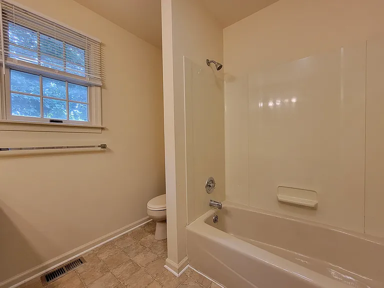 112 S Court St — Photo 16