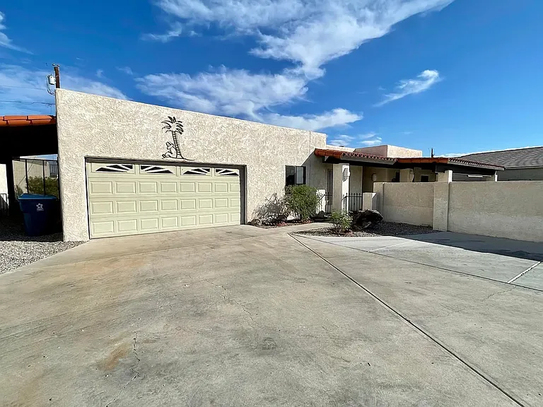 264 Acoma Blvd S — Photo 2