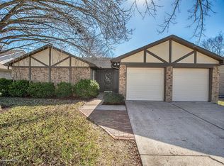 350 Village Creek Dr, Webster, TX 77598