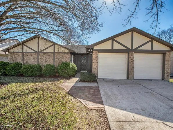 350 Village Creek Dr, Webster, TX 77598