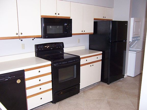 3rd image of 111 Westlake Ct #111