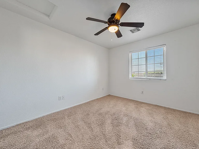Guest bedroom #1