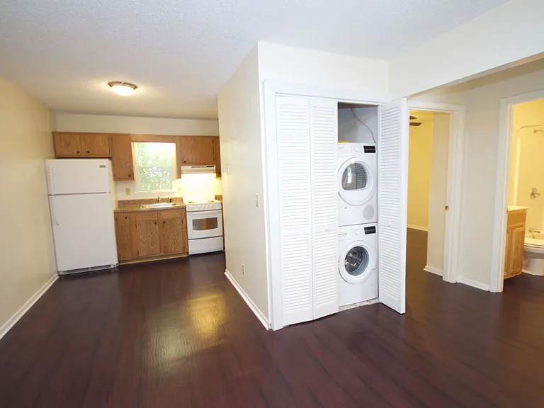 105 Bearwood Dr — Photo 2