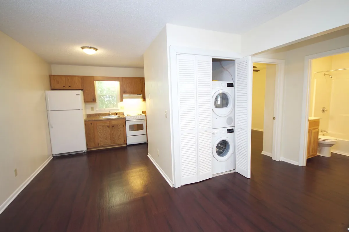 Building Photo - 105 Bearwood Dr