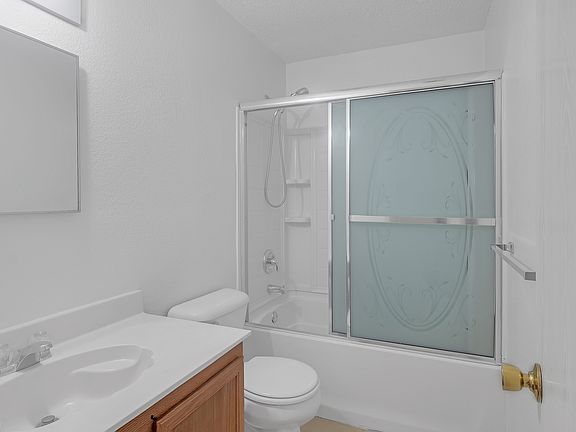 4th image of 4001 Country Ln