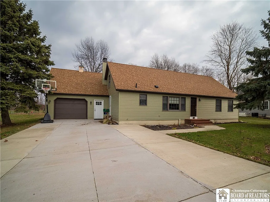 15 Villa Dr photo 1