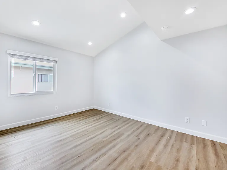2400 W Commonwealth Ave #C — Photo 5