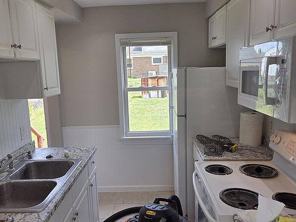 4th image of 23440 Vance Ave