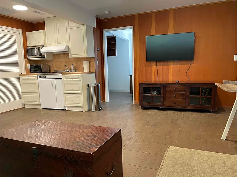 5 W Parnassus Ct #B — Photo 7