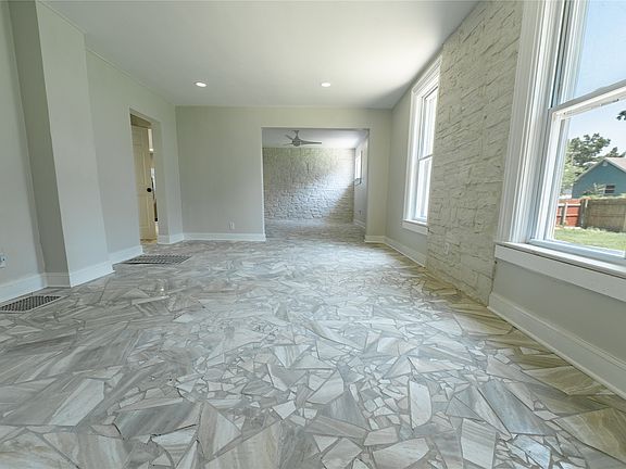 3rd image of 211 Walnut St