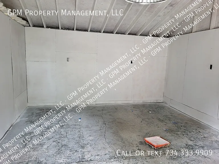 1563 Wilson Ave — Photo 11