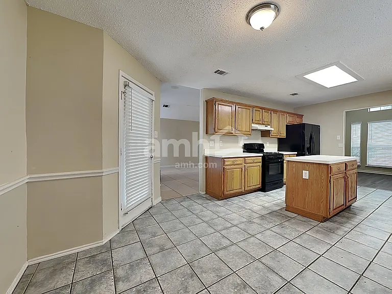 2717 Primrose Ln — Photo 5