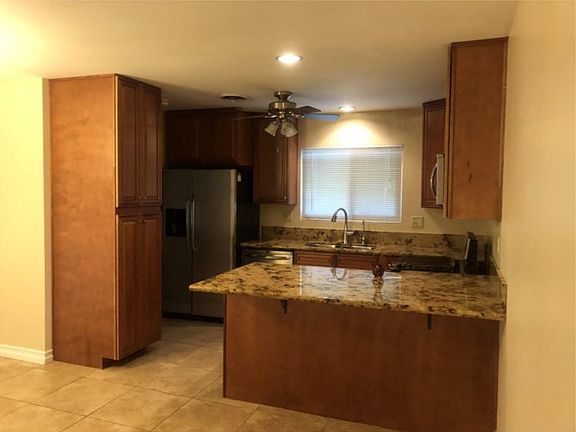 5th image of 746 Scripps Dr