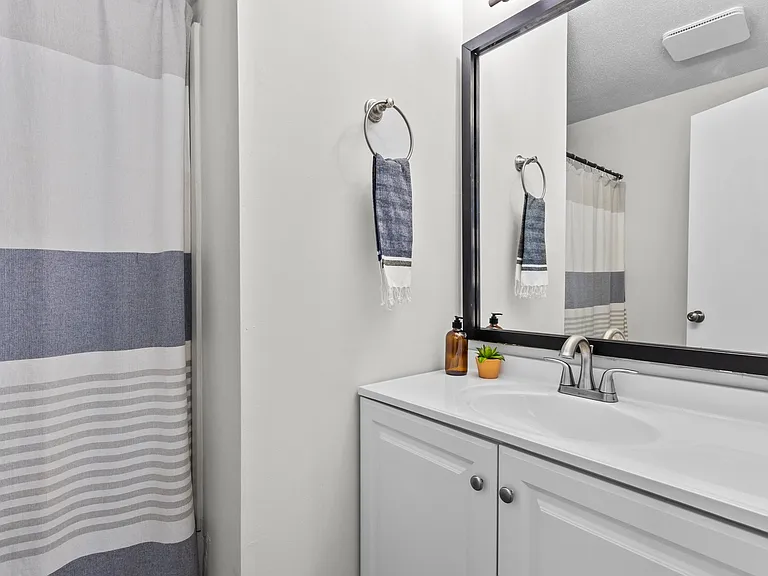 West Oak Apartments — Photo 26