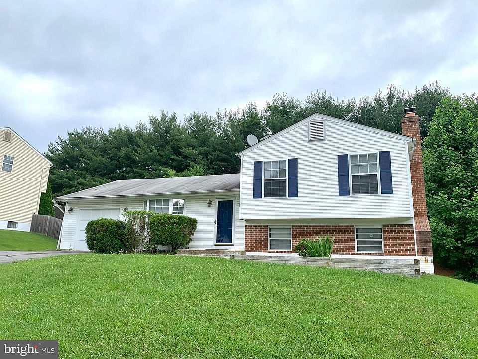 1st image of 26 Blackburn Ct