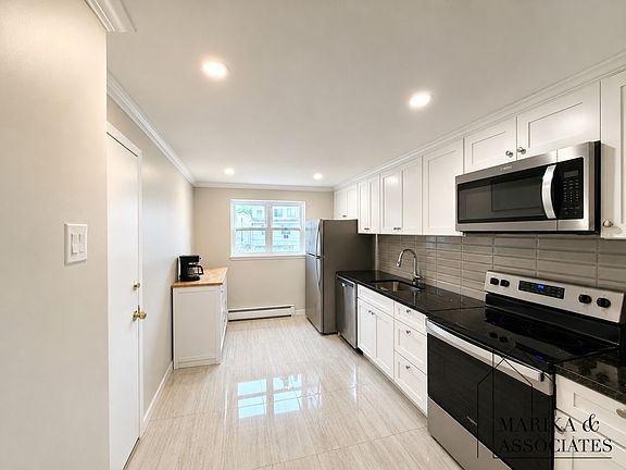 4th image of 43 Colborne Rd APT 4