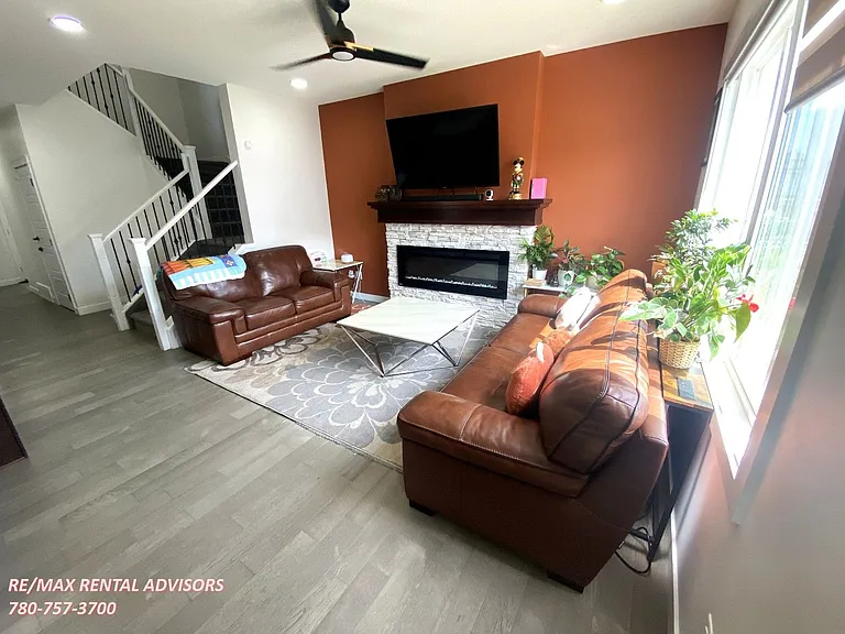 2443 15th Ave NW #UPPER — Photo 9