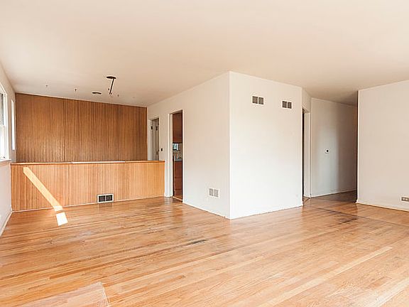 3rd image of 9546 Kildare Ave