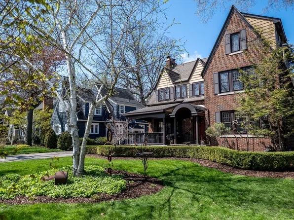 78 Oakdale Blvd, Pleasant Ridge, MI 48069