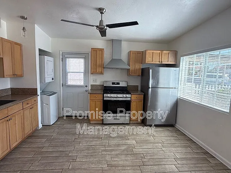 1209 Langford St — Photo 12