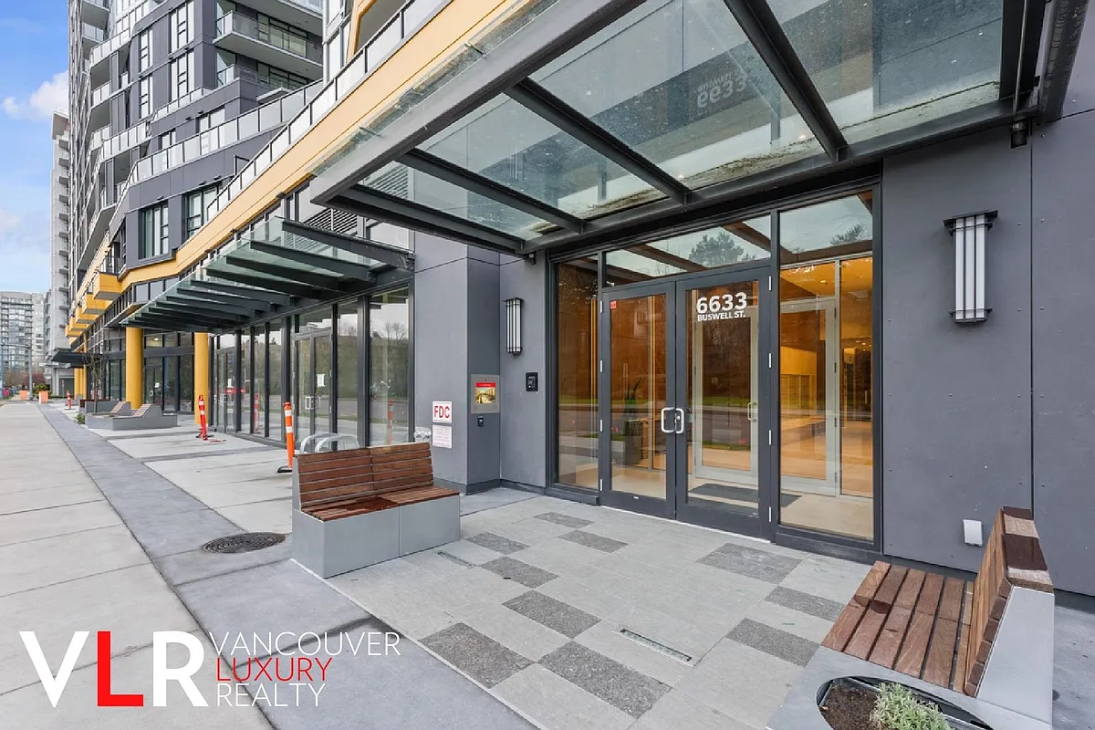 Building Photo - 6633 Buswell St #703