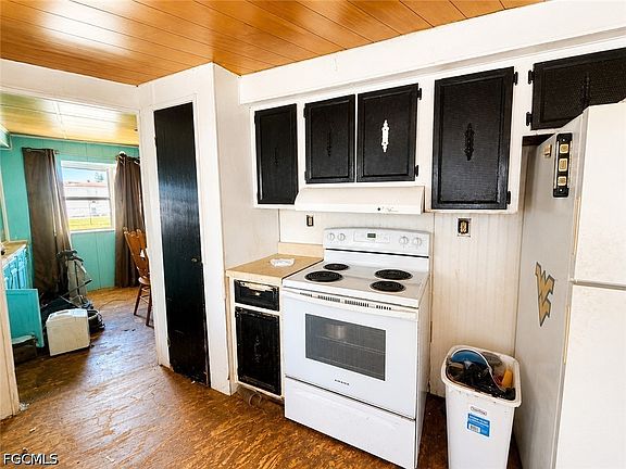 2nd image of 809 8th St