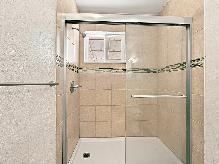 1810 Yakima Ln — Photo 7