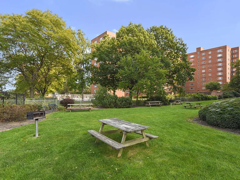 11850 Edgewater Dr #820 — Photo 41