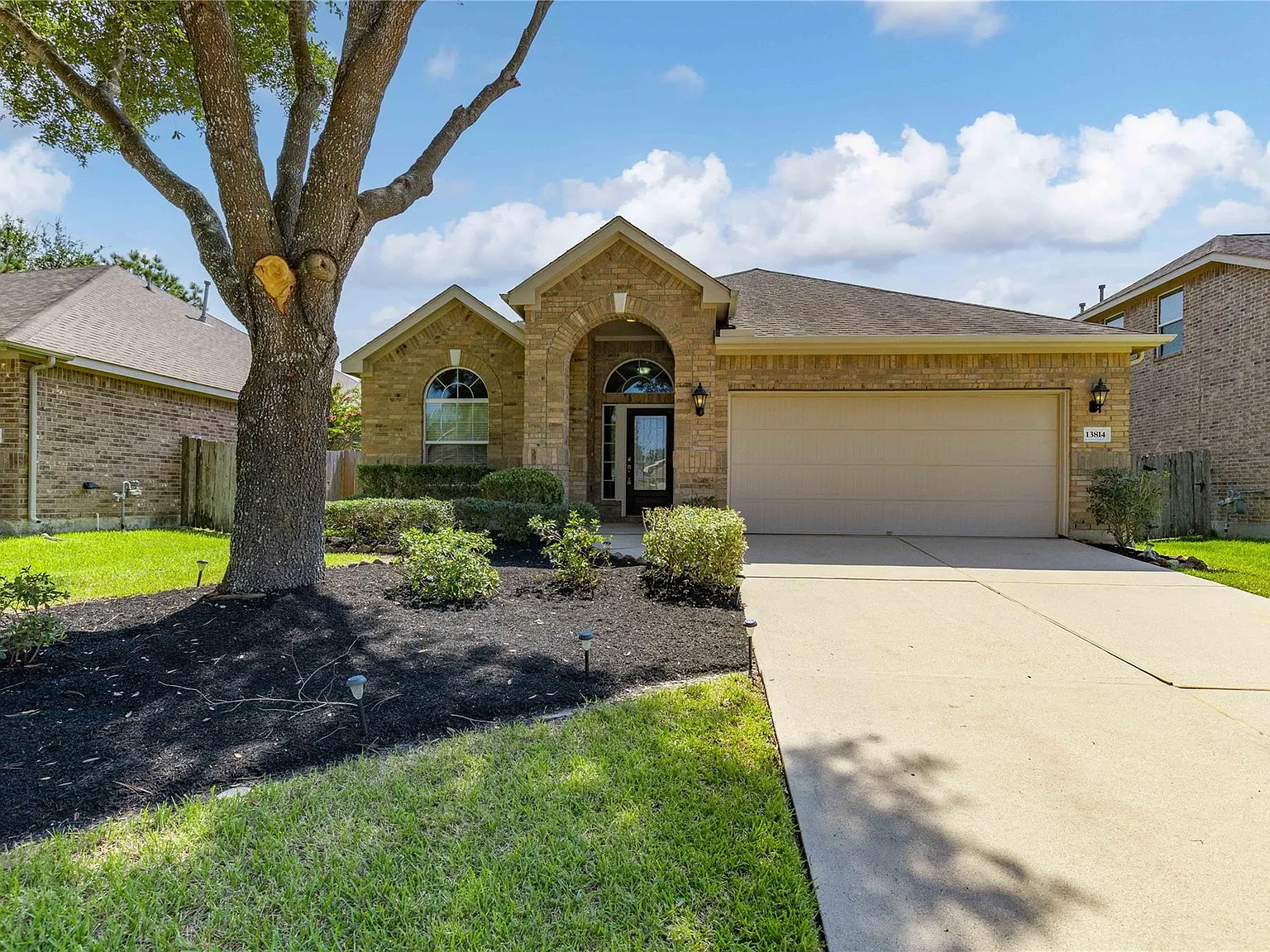 4 bed, 2018 sqft, $2,300 — Photo 1