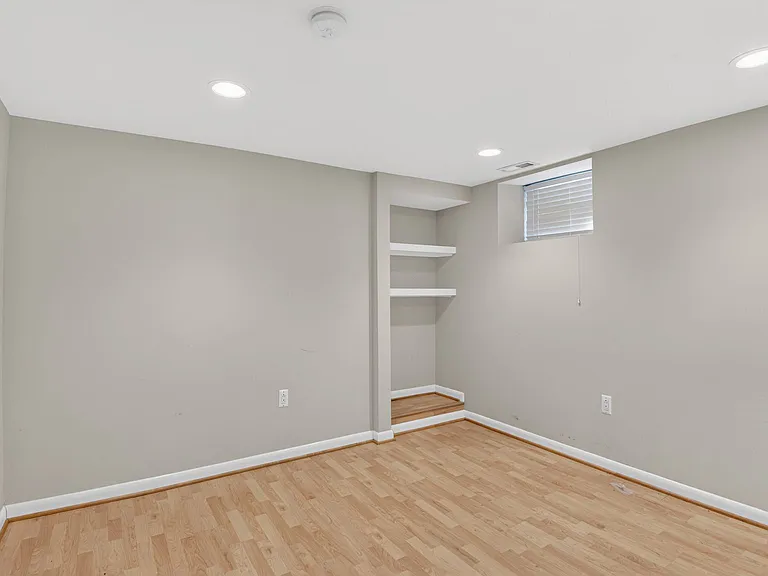 5338 41st St NW — Photo 16