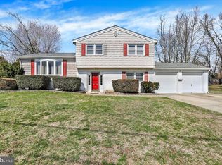 18 Lawnside Dr, Lawrence Township, NJ 08648