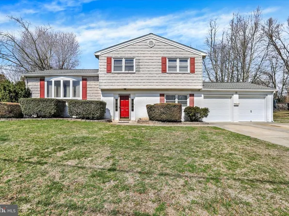 18 Lawnside Dr, Lawrence Township, NJ 08648