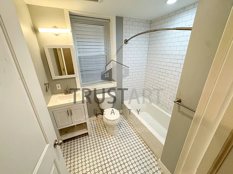 1712 N Marshall St #1 — Photo 9