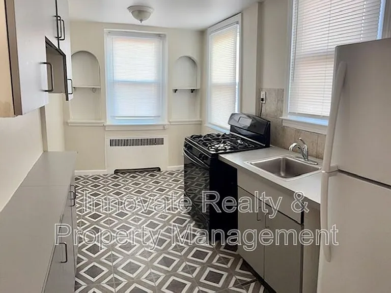 4400 Sheffield Ave #2 — Photo 4