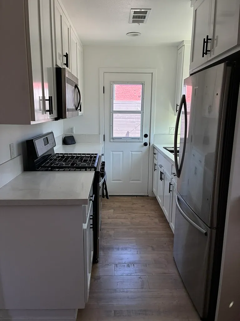 2 bed, 500 sqft, $2,800 — Photo 2