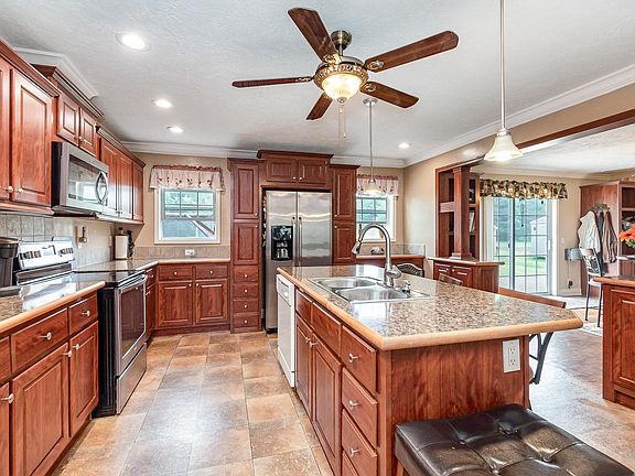 2nd image of 4886 N Dickenson Rd