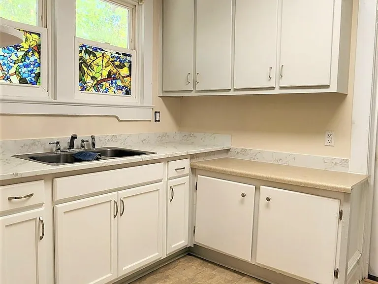 413 N Magnolia St — Photo 5