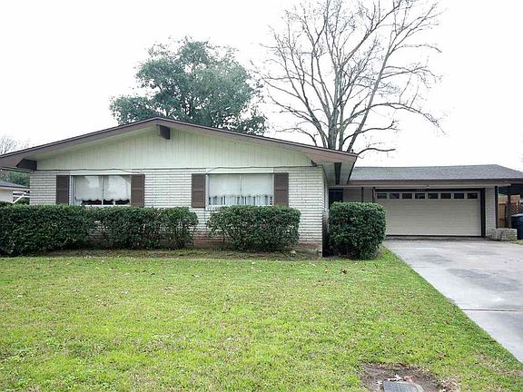 2nd image of 4033 Redwood Dr